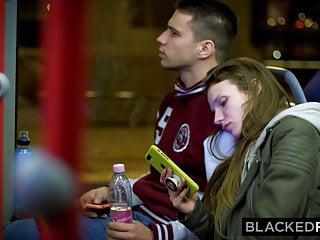 Zwei Schönheiten ficken bbc im Bus