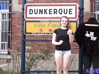 Die kleine dünne sindy zeigt sich beim ersten Pornodreh