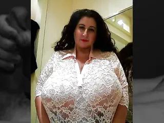 Fette Oma mit gigantischen Titten beim wichsen