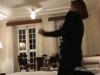 Die gefesselte iggy amore hat mit ihrem schwarzen Liebhaber einen Flotten Dreier