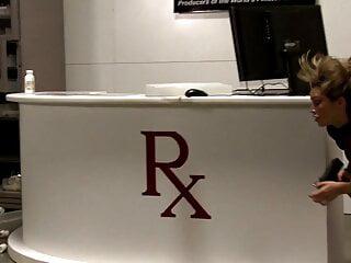 Eine schmutzige Hure für einen dunkelhäutigen Hengst - eine Orgie mit einer Brünetten Hure