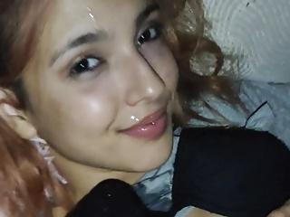 Die kleine Schwester fickt für ein gutes Geschenk