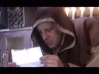 Wunderschone vollbusige Milf verwöhnt Schwanz tief in Fotze