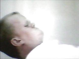 Drei kleinwüchsige Zwergin und ein cmmonsterschwanz