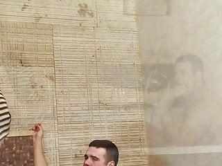 Im Badezimmer geht die Post ab