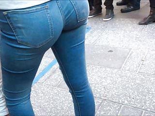 Ein geil geformter Milf Arsch in Jeans