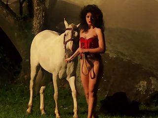 Die geilen Latinas Claudia Marie und ihre Freundin mit den dicken Titten beim Lesbensex