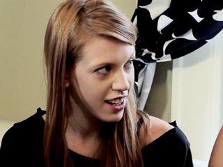 Und sexy Lesben beim Sex mit Strapon