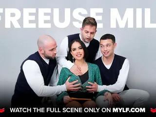 Perverser Schwanz stößt reife Milf in die Muschi